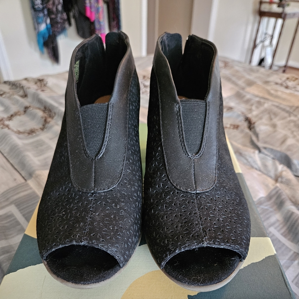 Earth Peep Toe Booties